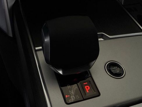 New 2026 Land Rover Range Rover SE image 33