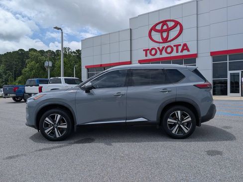 Used 2021 Nissan Rogue SL w/ Premium Package FWD image 2