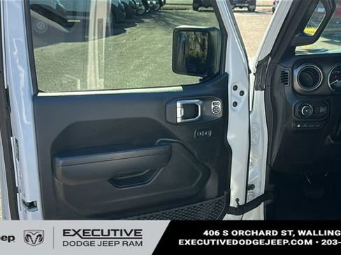 Used 2023 Jeep Wrangler Unlimited w/ Cold Weather Group AWD/4WD image 9