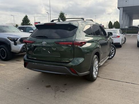 Used 2024 Toyota Highlander Limited image 5