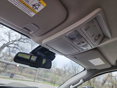 Used 2021 Nissan Titan SV w/ SV Convenience Package image 25