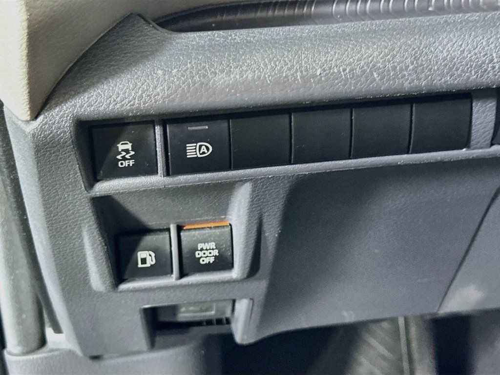 Used 2024 Toyota Sienna XLE FWD image 24