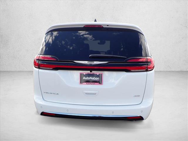 New 2026 Chrysler Pacifica Select AWD/4WD image 3