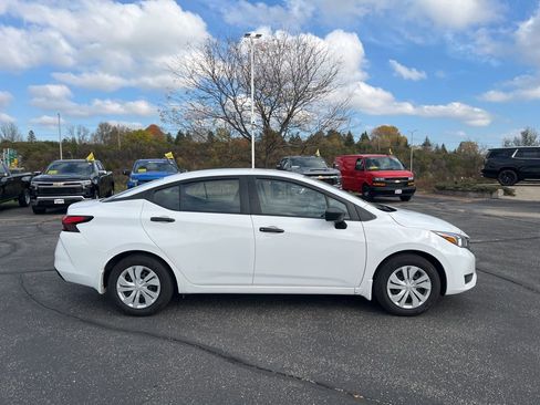 Used 2024 Nissan Versa S w/ Trunk Package image 3