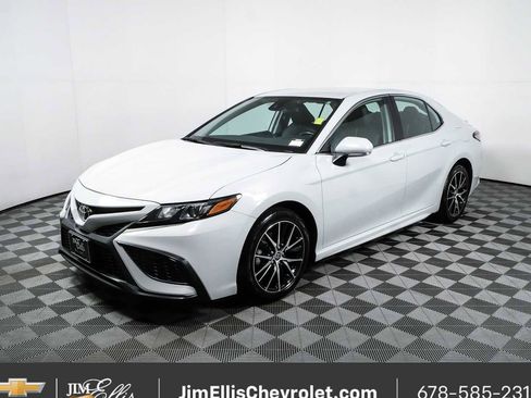 Used 2024 Toyota Camry SE FWD image 23