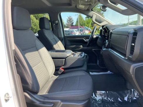 Used 2024 Chevrolet Silverado 1500 LT w/ Z71 Off-Road Package AWD/4WD image 26
