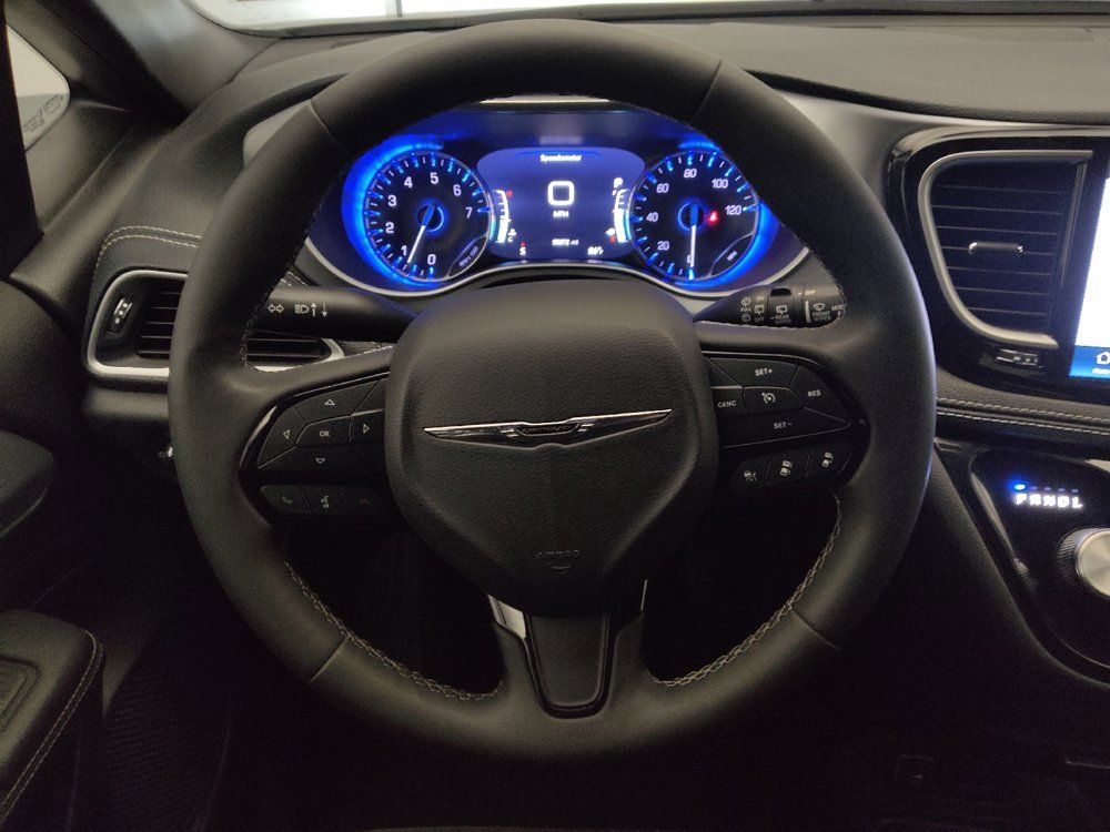 Used 2024 Chrysler Pacifica Touring FWD image 22