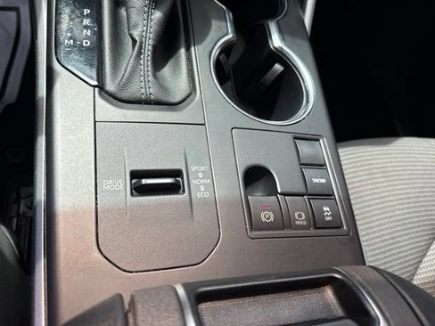 Used 2023 Toyota Highlander L FWD image 11
