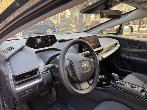Used 2025 Toyota Prius LE image 28