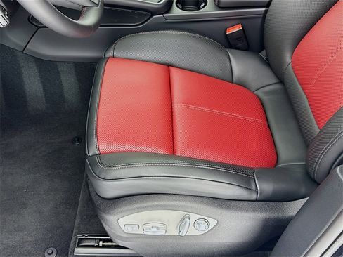 New 2025 Porsche Macan image 13