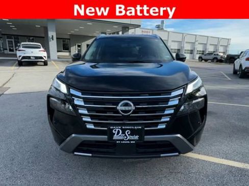 Used 2024 Nissan Rogue SL image 3