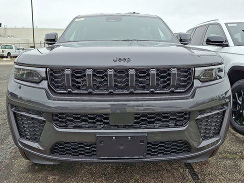 New 2026 Jeep Grand Cherokee L 4WD image 2