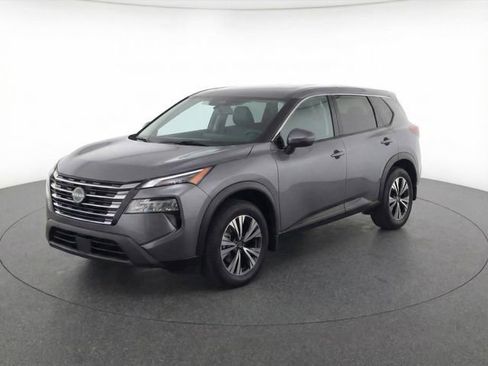 Used 2024 Nissan Rogue SV image 3