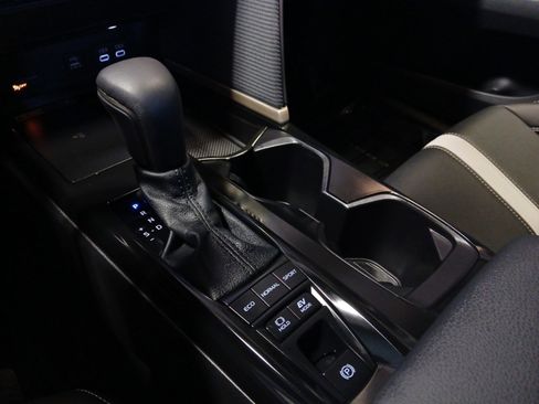 Used 2025 Toyota Camry SE image 20