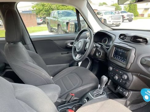 Used 2020 Jeep Renegade Latitude FWD image 17
