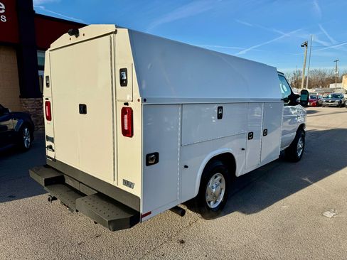 Used 2019 Ford E-350 and Econoline 350 Super Duty w/ Power Windows & Locks Group image 5