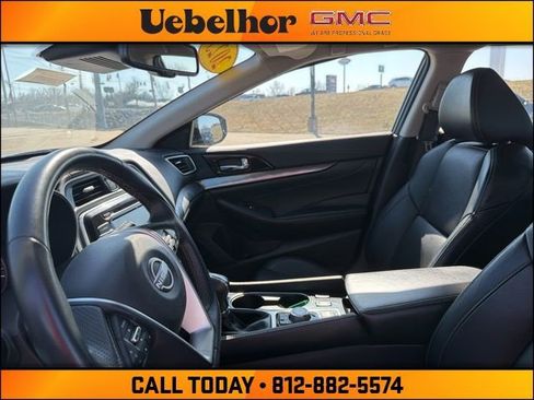 Used 2023 Nissan Maxima SV w/ Floor Mat Group image 20