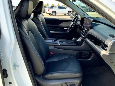 Certified 2024 Toyota Grand Highlander Limited image 9