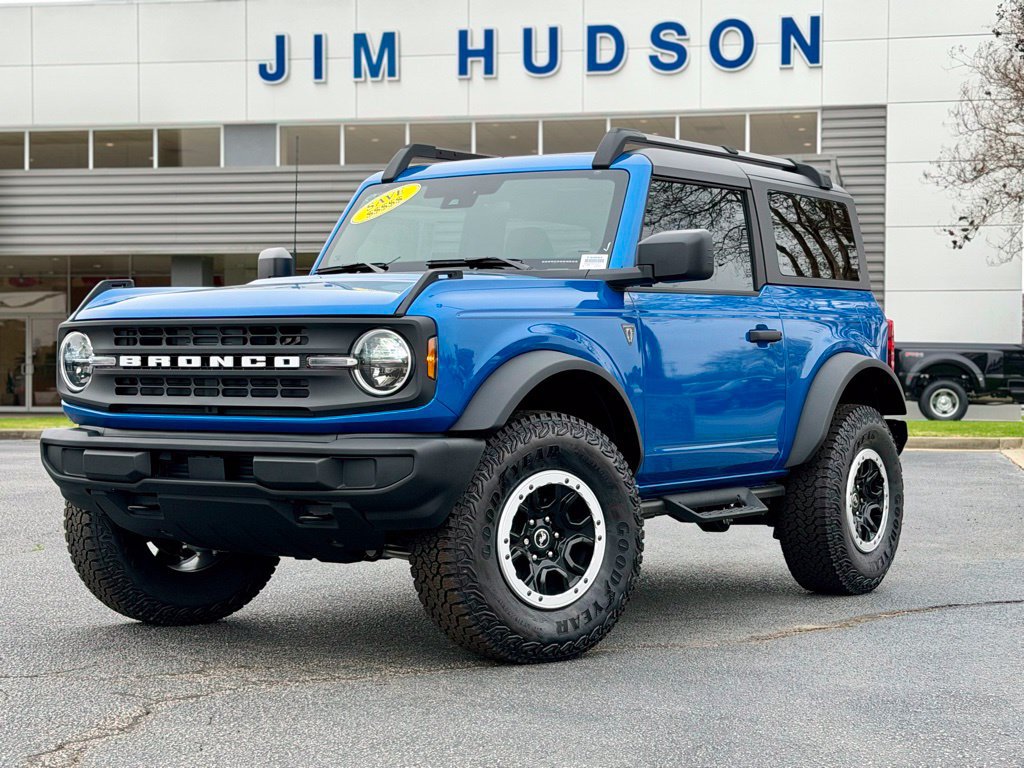 Used 2025 Ford Bronco 2-Door w/ Sasquatch Package AWD/4WD image 2