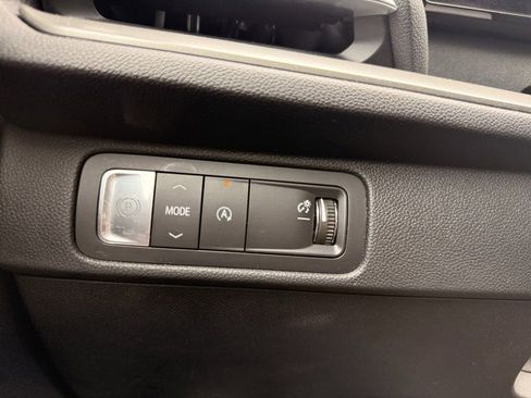 Certified 2025 Chevrolet Traverse LT FWD image 21