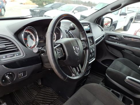 Used 2015 Dodge Grand Caravan SE image 9