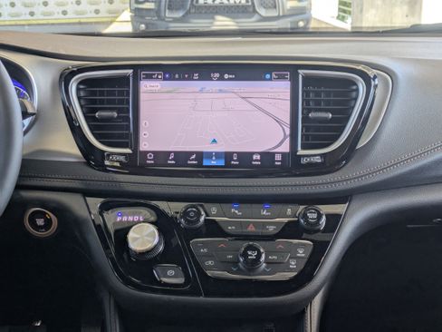 New 2026 Chrysler Pacifica Pinnacle w/ Trailer Tow Group image 19