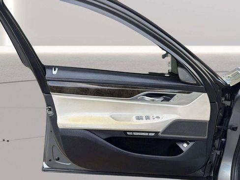 Used 2016 BMW 750i xDrive image 18