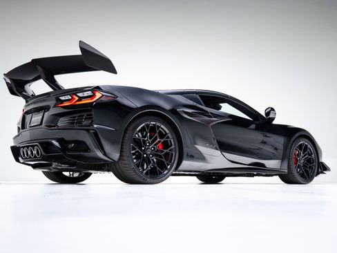 Used 2026 Chevrolet Corvette ZR1 w/ ZR1 Carbon Fiber Aero Package image 5