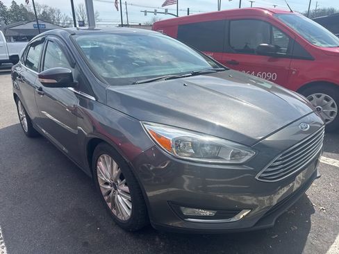 Used 2016 Ford Focus Titanium image 4