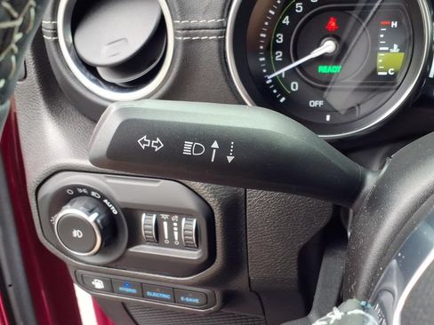 Used 2022 Jeep Wrangler Unlimited Sahara w/ Cold Weather Group AWD/4WD image 23