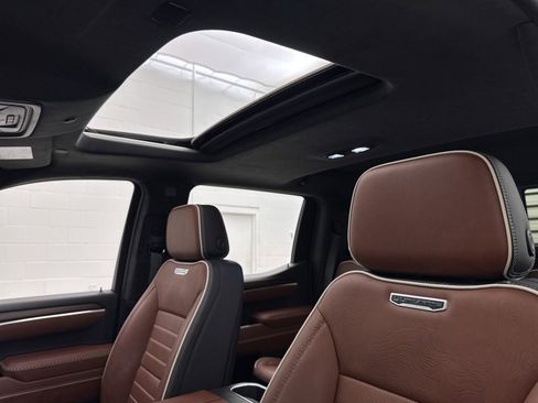 Used 2025 GMC Sierra 1500 Denali Ultimate image 3