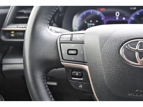 Used 2023 Toyota Crown AWD/4WD image 23