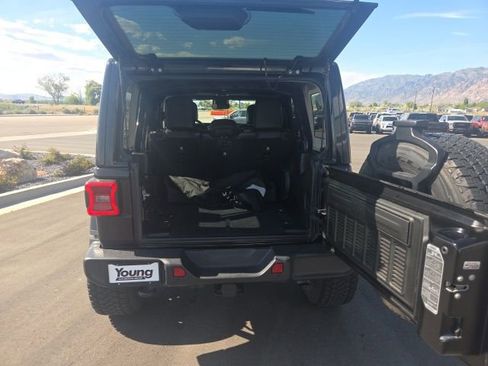 Used 2019 Jeep Wrangler Unlimited Sahara AWD/4WD image 7