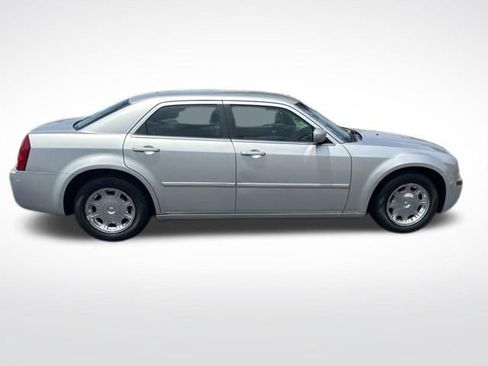 Used 2006 Chrysler 300 Touring RWD image 6