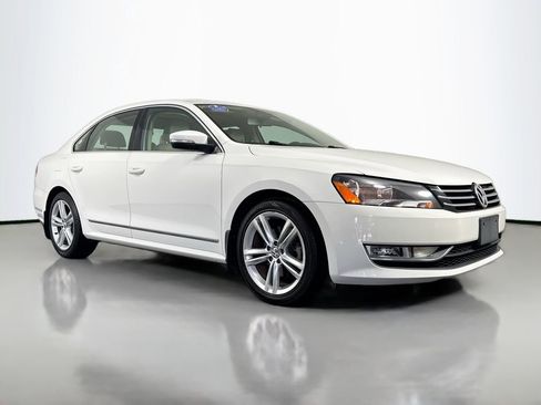 Used 2015 Volkswagen Passat 1.8T SE FWD image 3