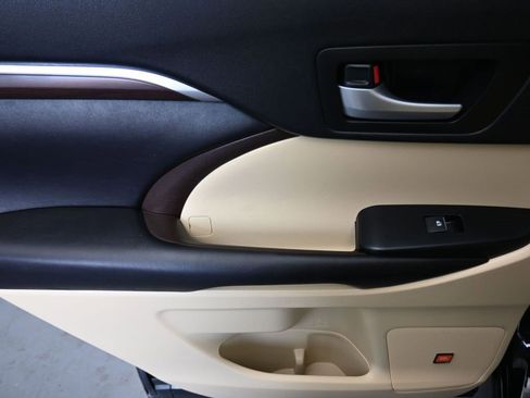 Used 2016 Toyota Highlander Limited image 34