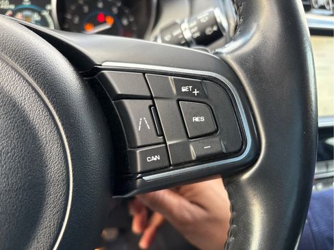 Used 2020 Jaguar F-PACE Premium image 25