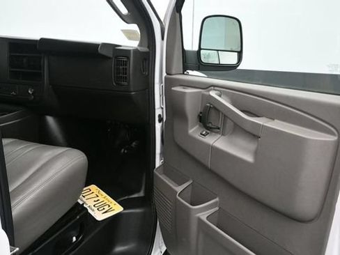 Used 2024 Chevrolet Express 3500 LS RWD image 17