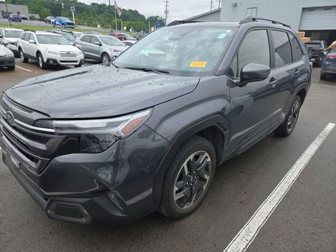 Used 2025 Subaru Forester Limited AWD/4WD image 11