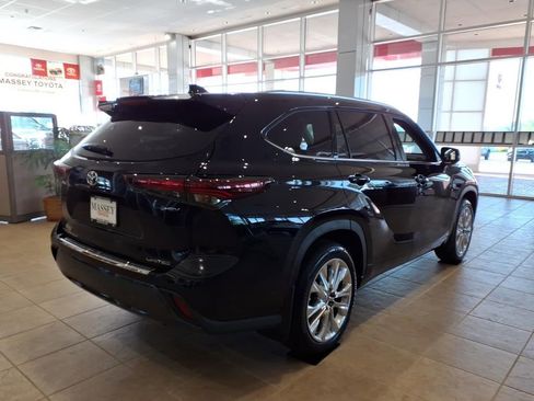 New 2026 Toyota Highlander Limited AWD/4WD image 3