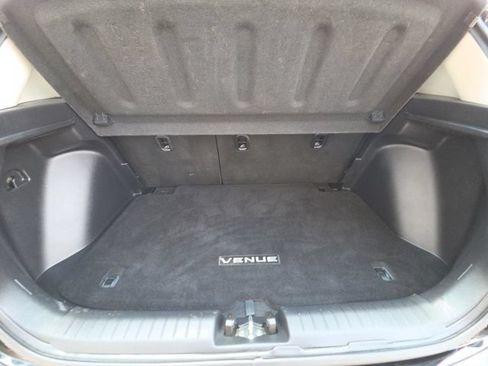 Used 2024 Hyundai Venue SEL FWD image 9