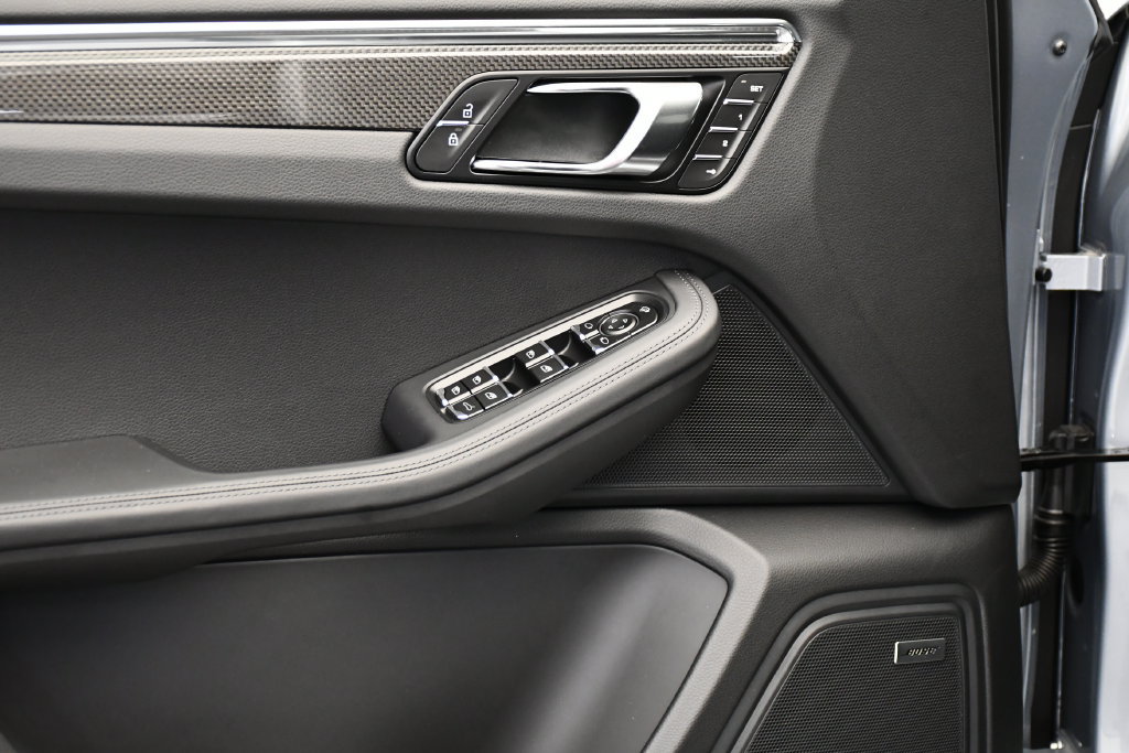 Certified 2026 Porsche Macan Turbo AWD/4WD image 35