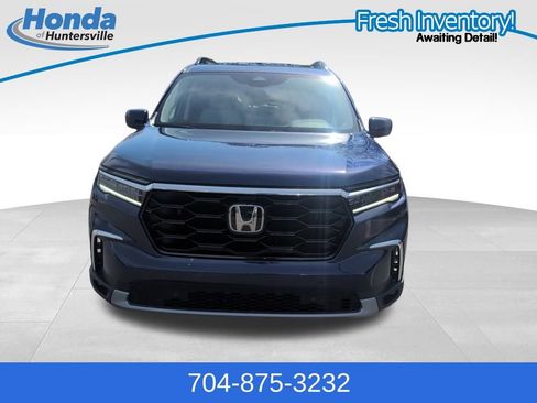 Used 2024 Honda Pilot Touring image 3