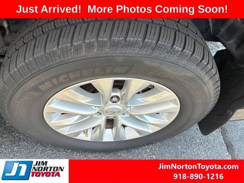 Used 2017 Lexus GX 460 AWD/4WD image 9