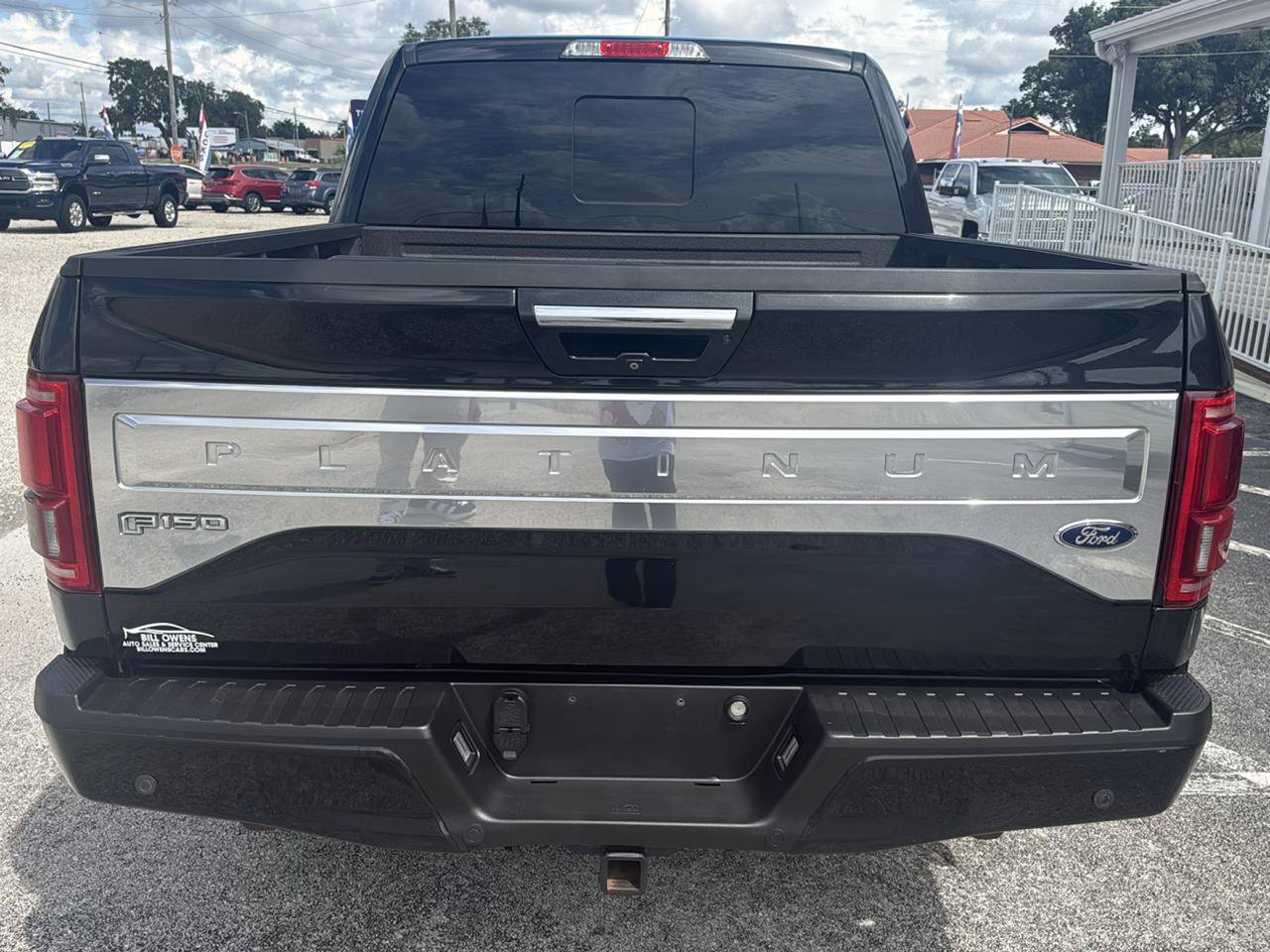 Used 2015 Ford F150 Platinum w/ Equipment Group 701A Luxury AWD/4WD image 4