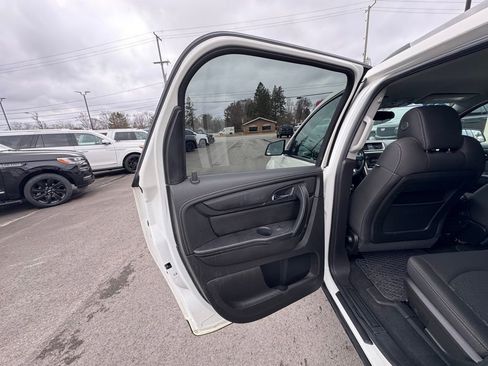 Used 2015 GMC Acadia SLE image 40