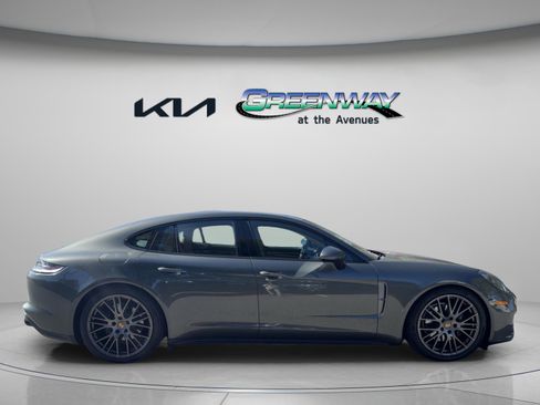Used 2022 Porsche Panamera Platinum Edition image 5