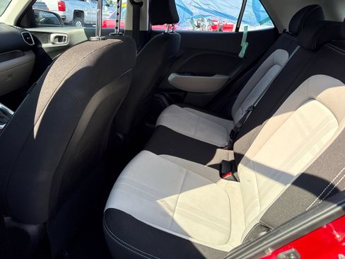 Used 2021 Hyundai Venue SEL FWD image 10