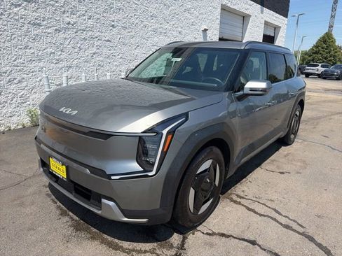 Certified 2024 Kia EV9 Wind AWD/4WD image 1