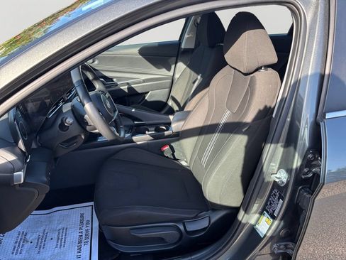 Used 2025 Hyundai Elantra SEL FWD image 24